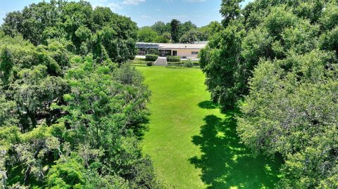 A home in WINTER HAVEN