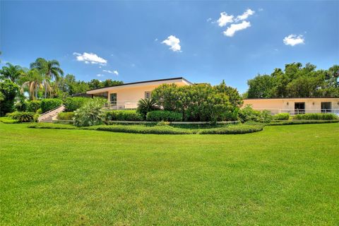 A home in WINTER HAVEN