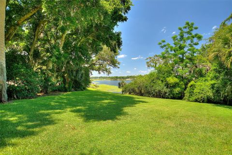 A home in WINTER HAVEN