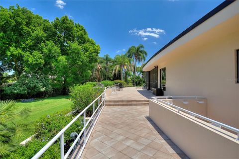 A home in WINTER HAVEN