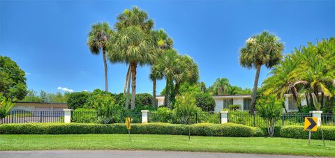 A home in WINTER HAVEN