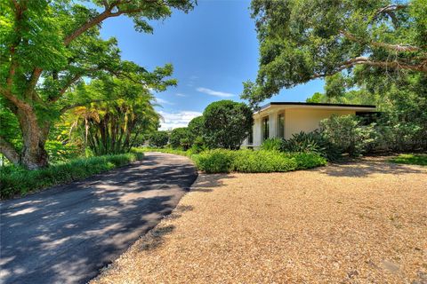 A home in WINTER HAVEN