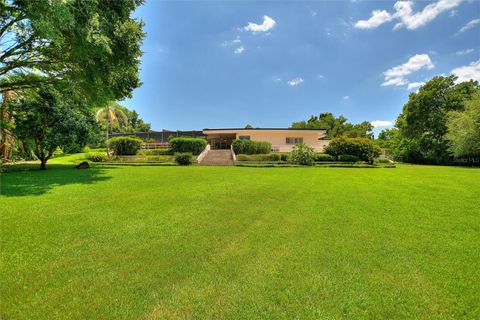 A home in WINTER HAVEN