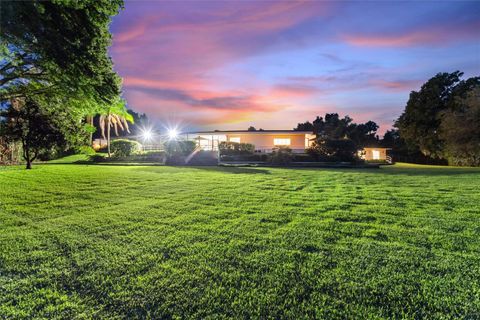 A home in WINTER HAVEN