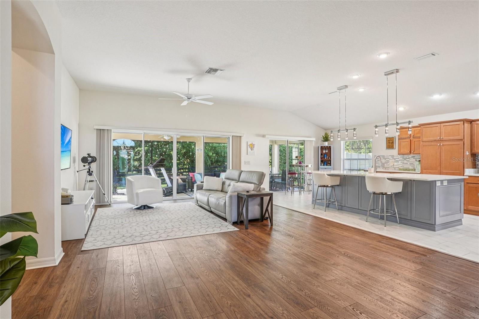 LAKESIDE LANDINGS - Residential