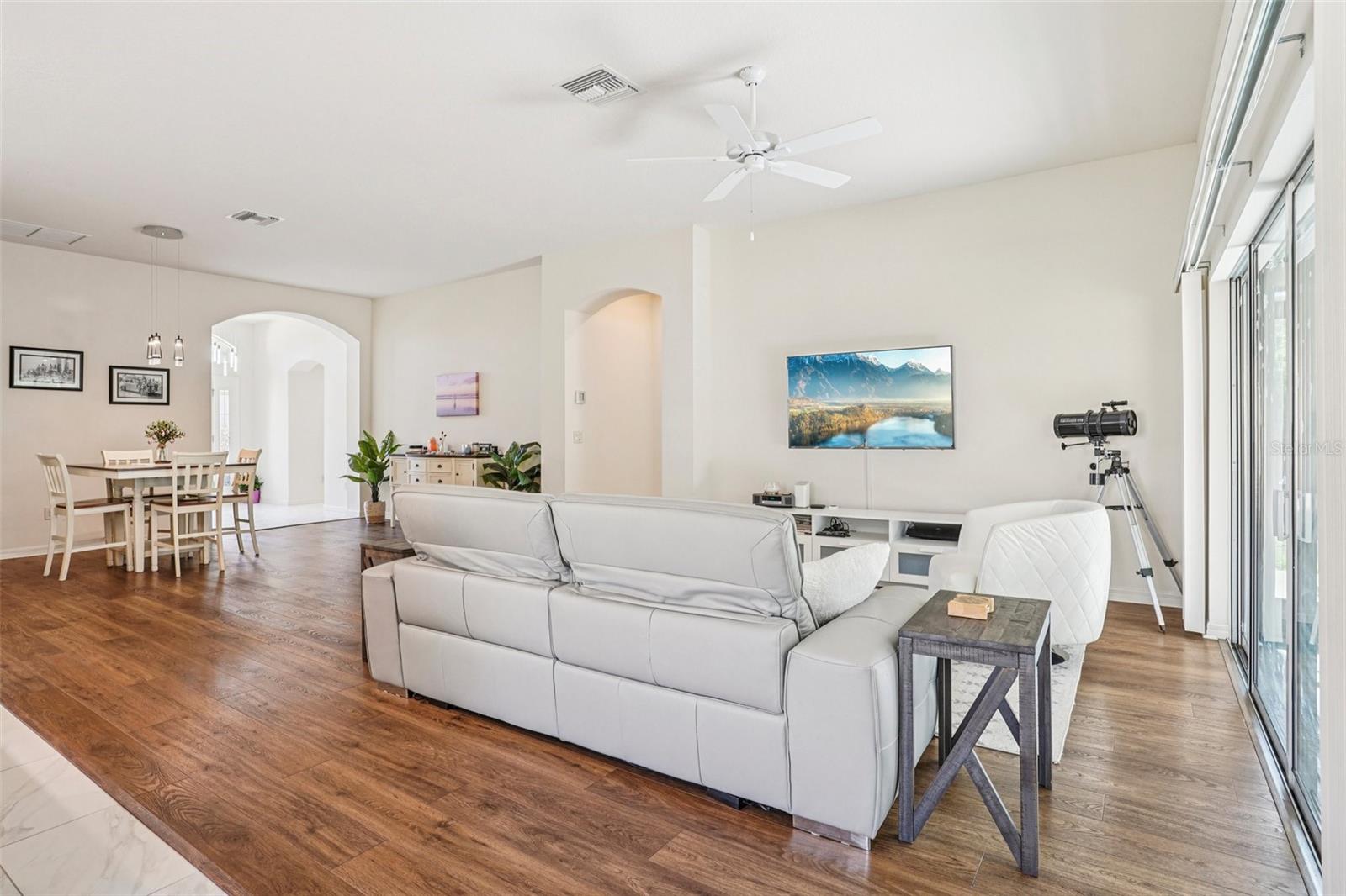 LAKESIDE LANDINGS - Residential