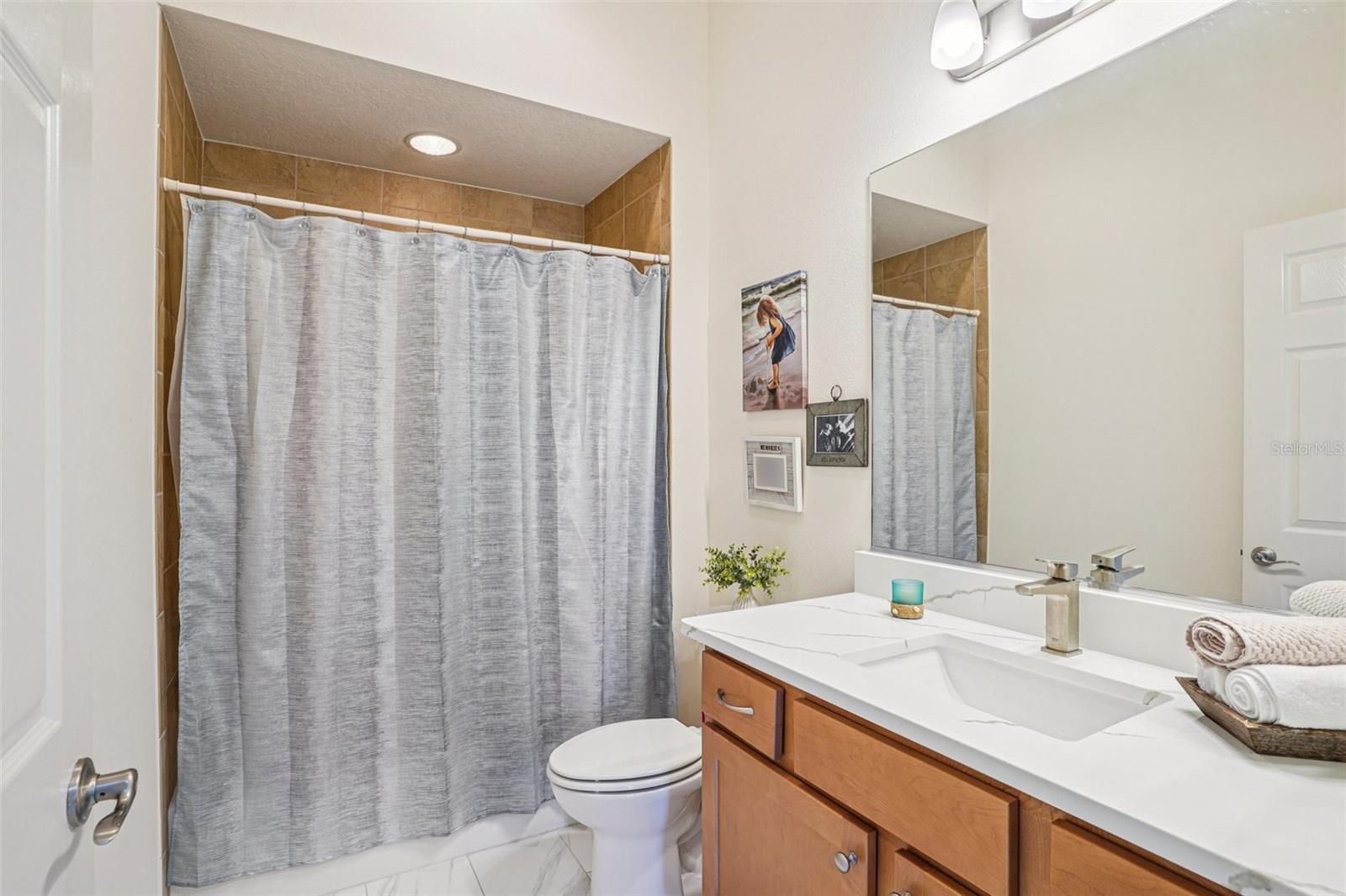 LAKESIDE LANDINGS - Residential