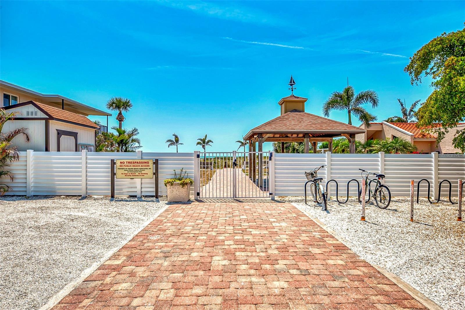 GOLDEN BEACH - Residential