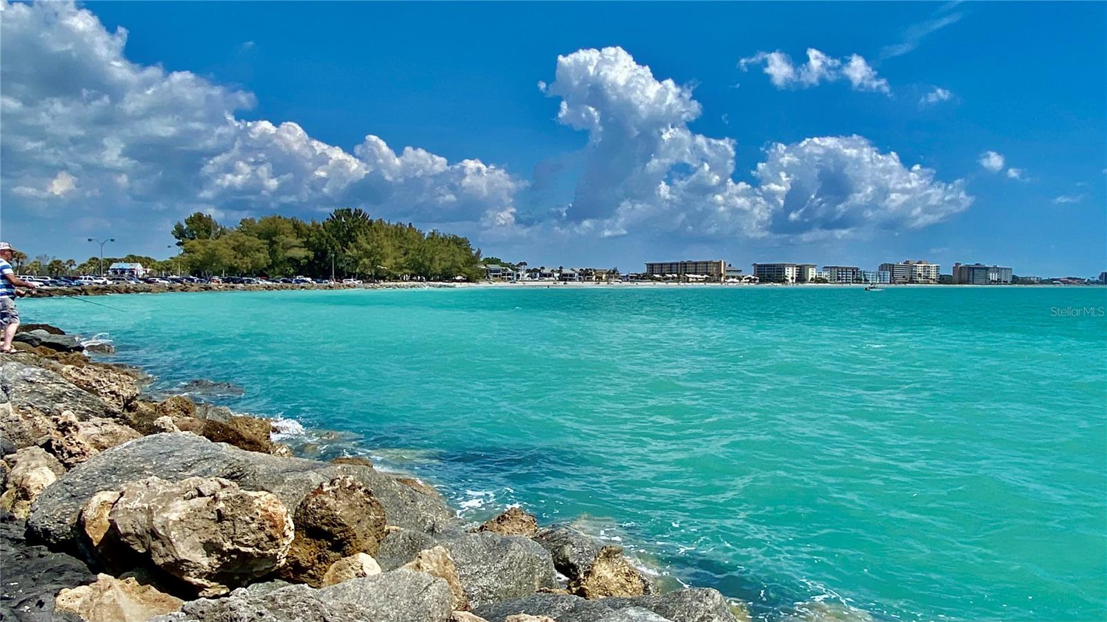 GOLDEN BEACH - Residential