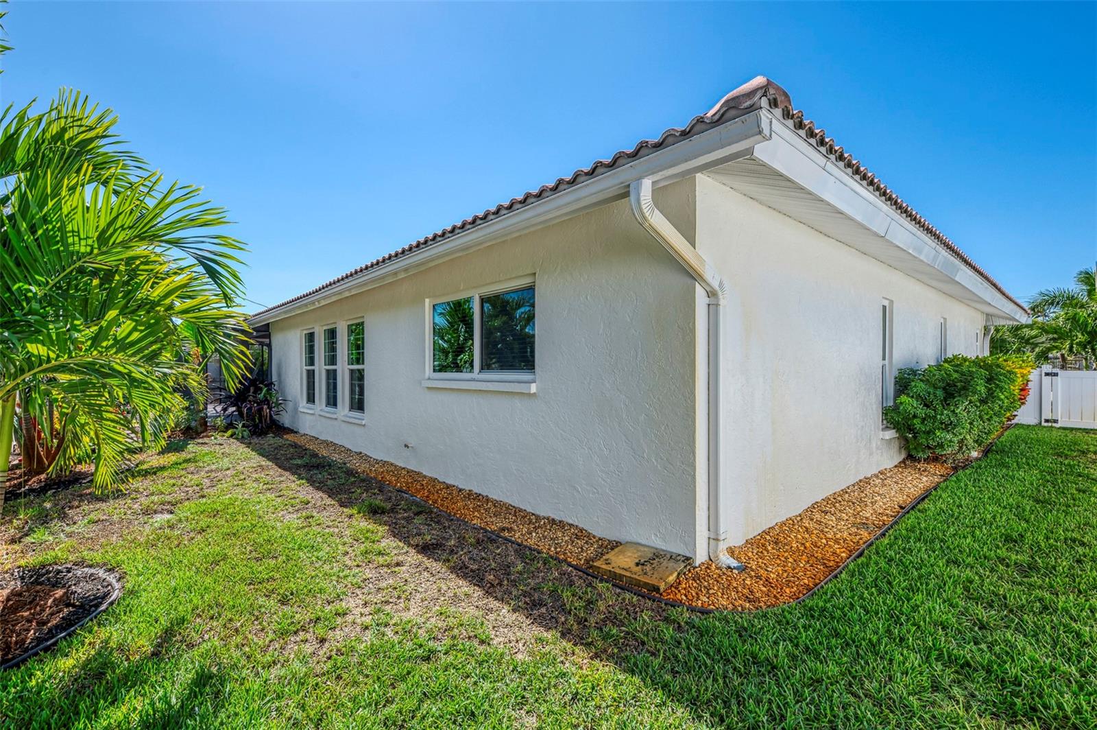 GOLDEN BEACH - Residential