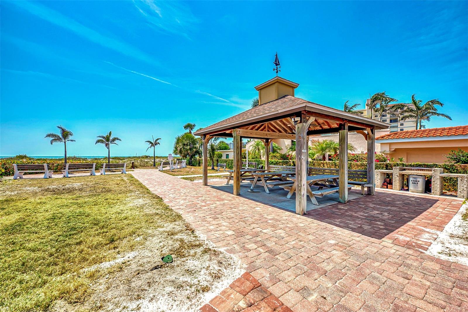 GOLDEN BEACH - Residential