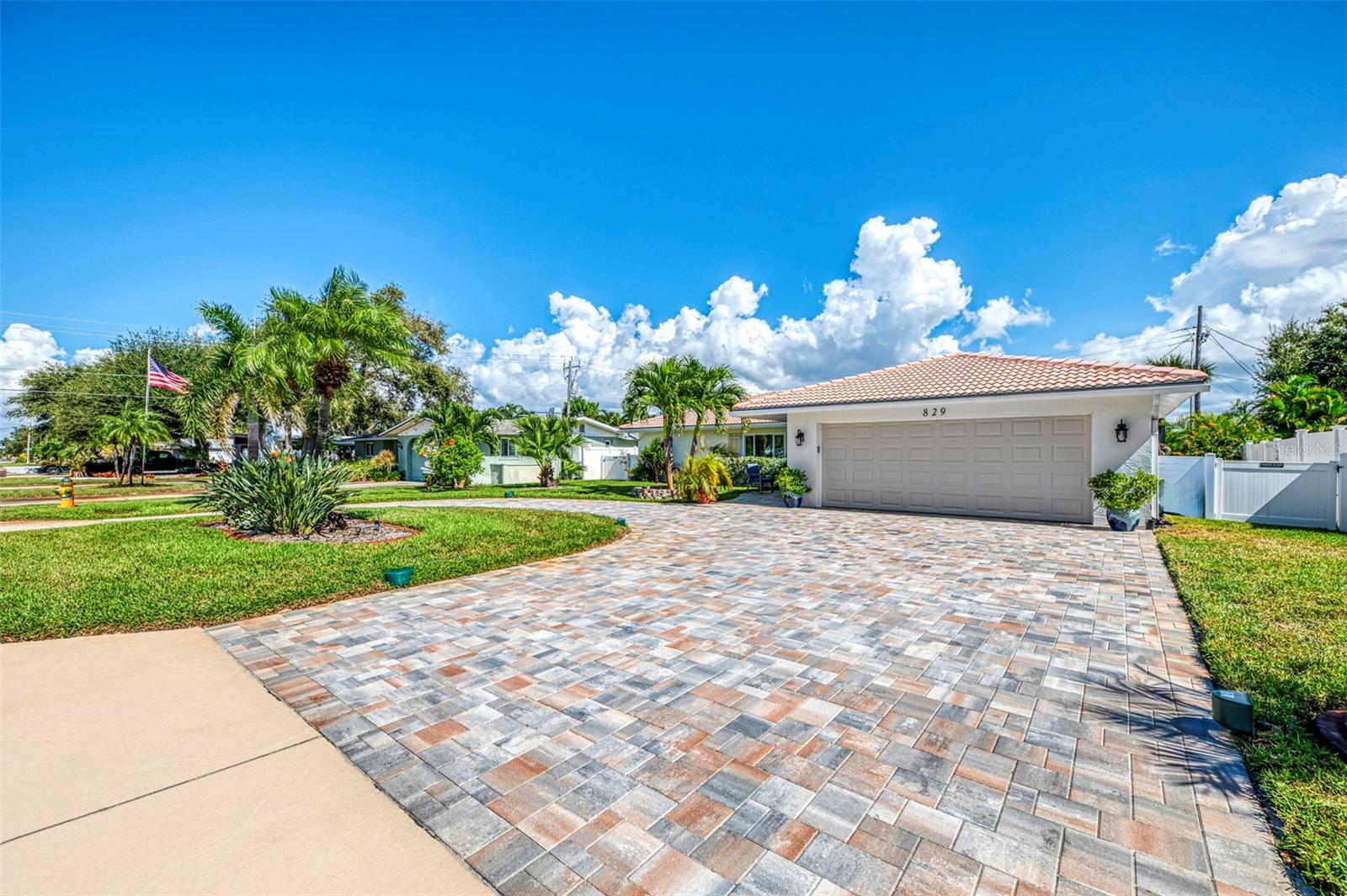 829 HARBOR DRIVE S