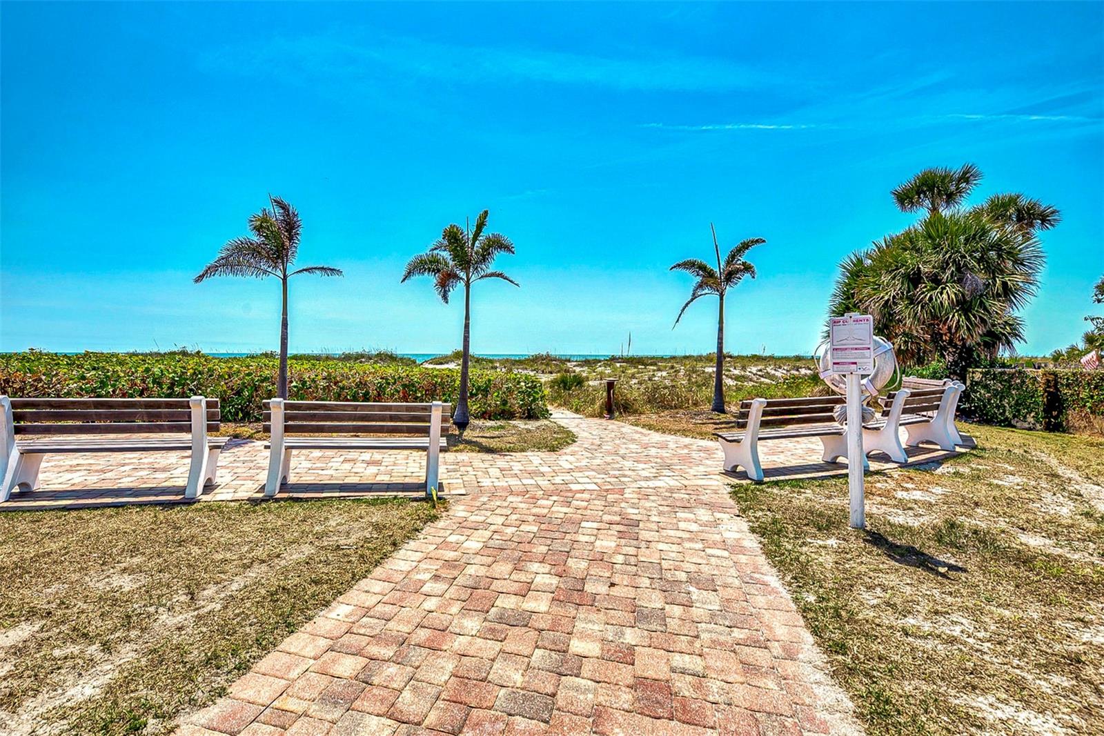 GOLDEN BEACH - Residential