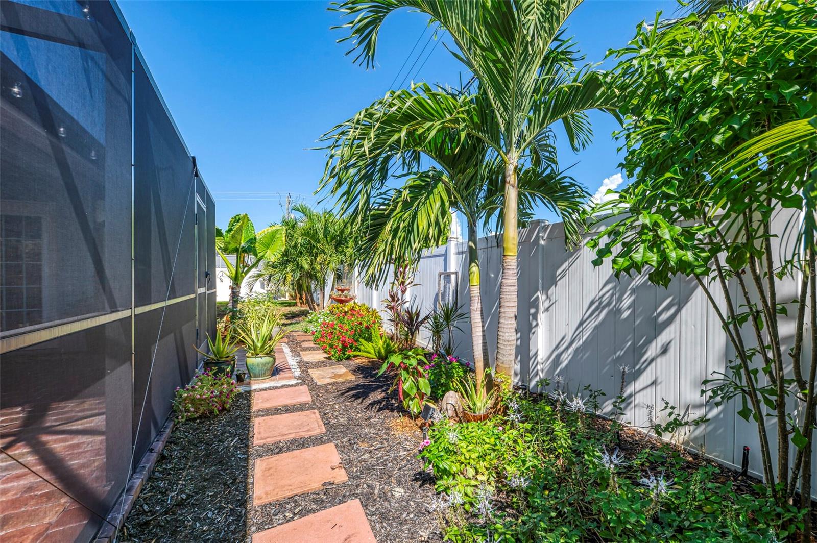 GOLDEN BEACH - Residential