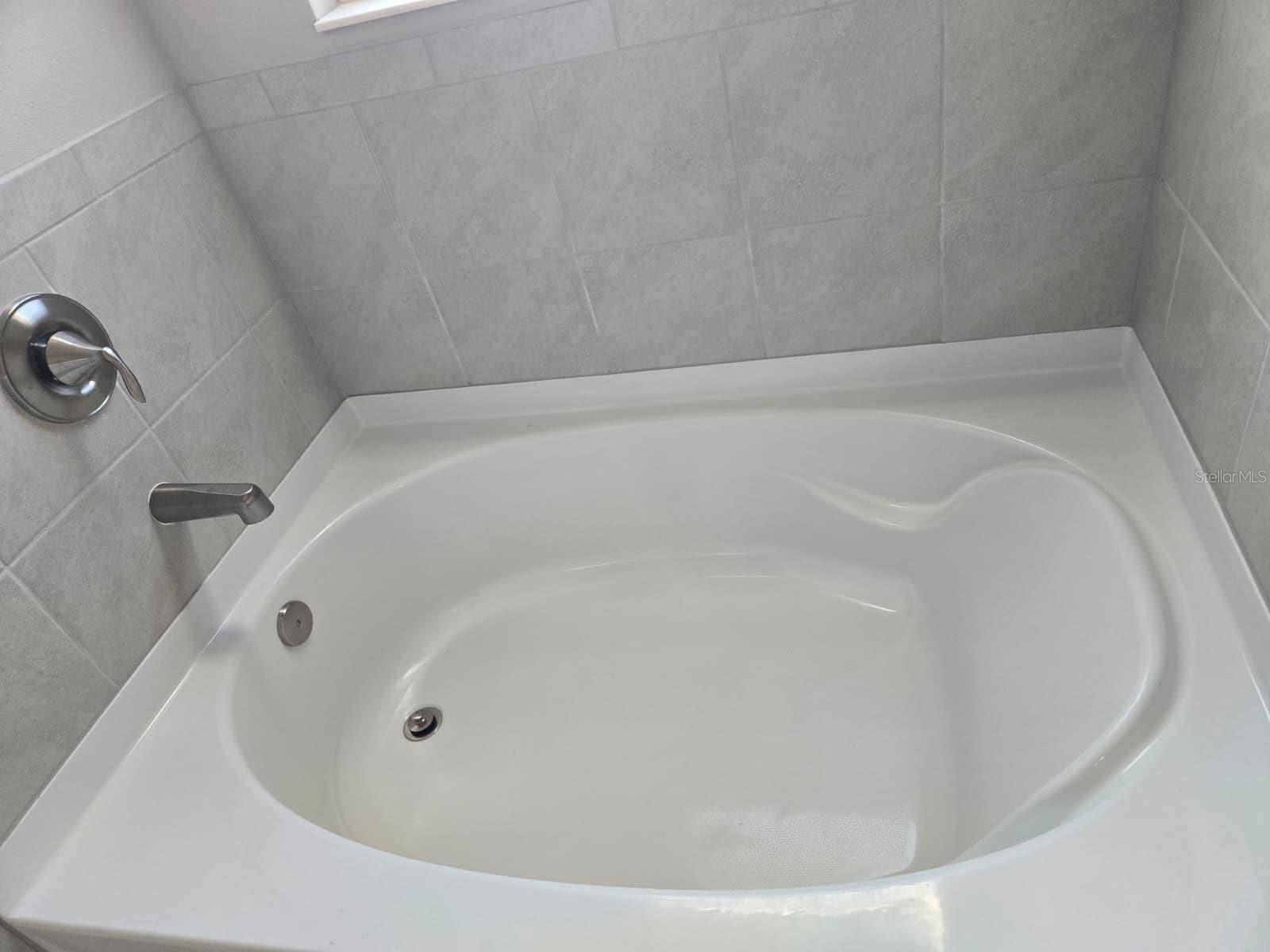 STAR FARMS PH IV SUBPH H & I - Residential Lease