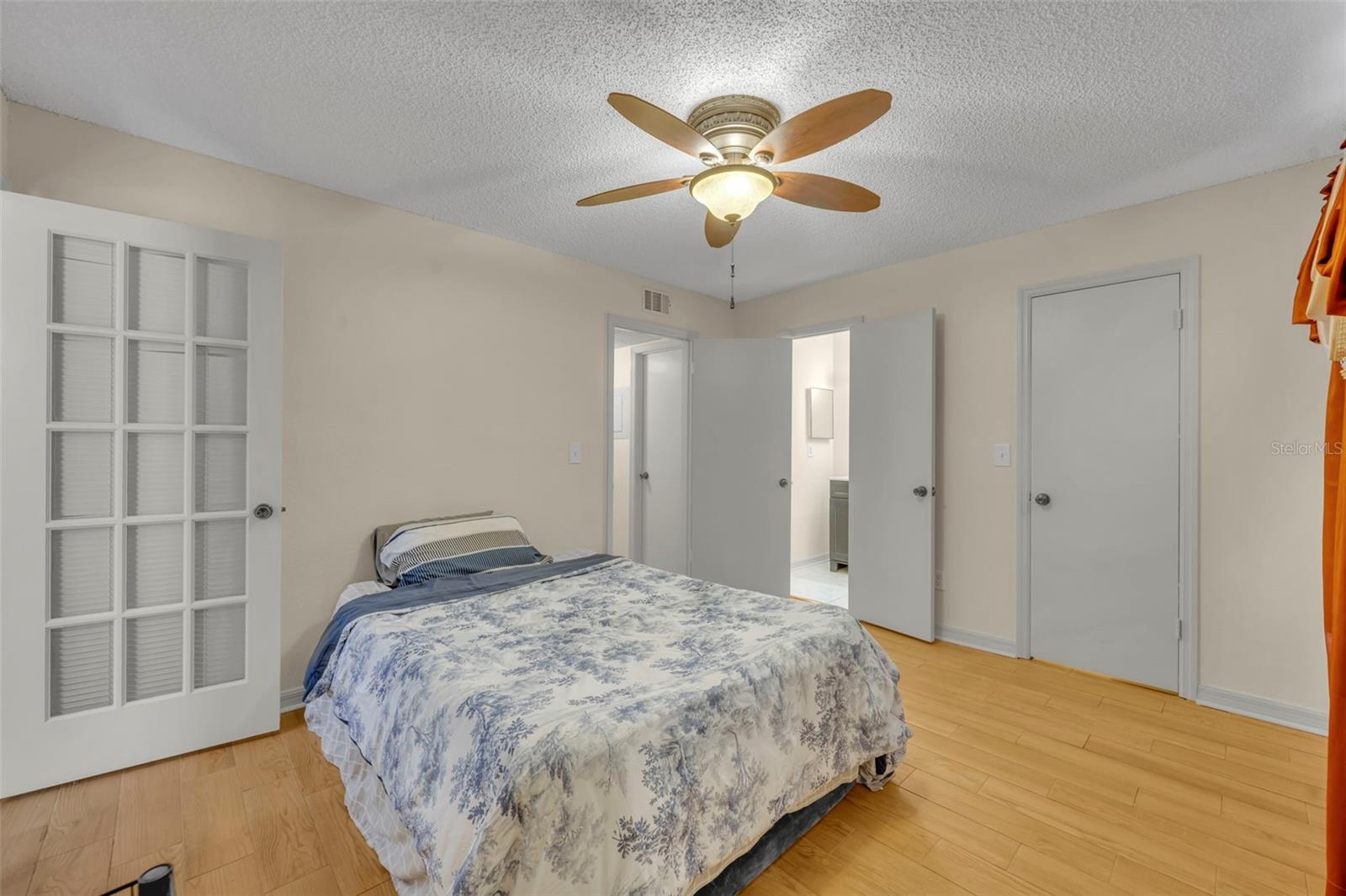 VENETIAN PLACE - Residential