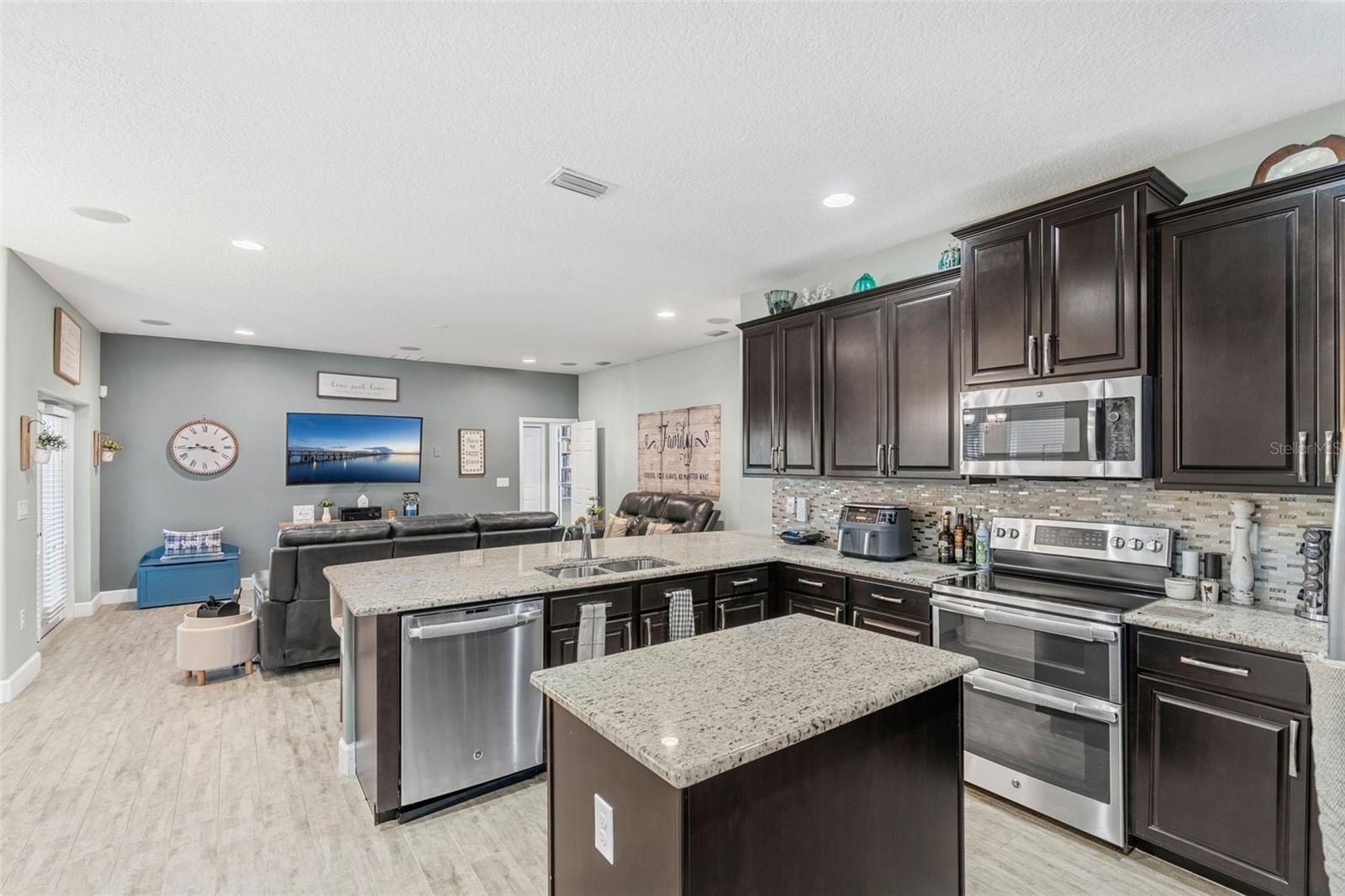 SAWGRASS LAKES PHASE TWO B - Residential