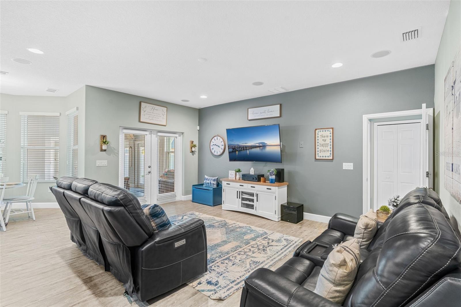 SAWGRASS LAKES PHASE TWO B - Residential