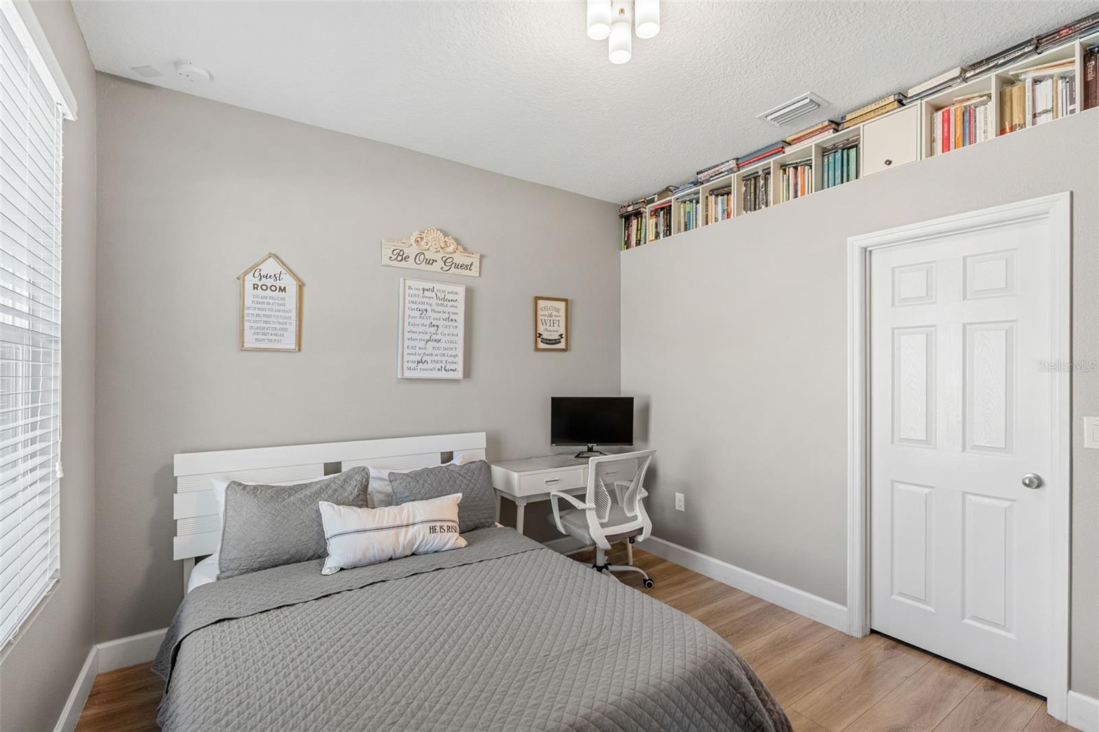 SAWGRASS LAKES PHASE TWO B - Residential