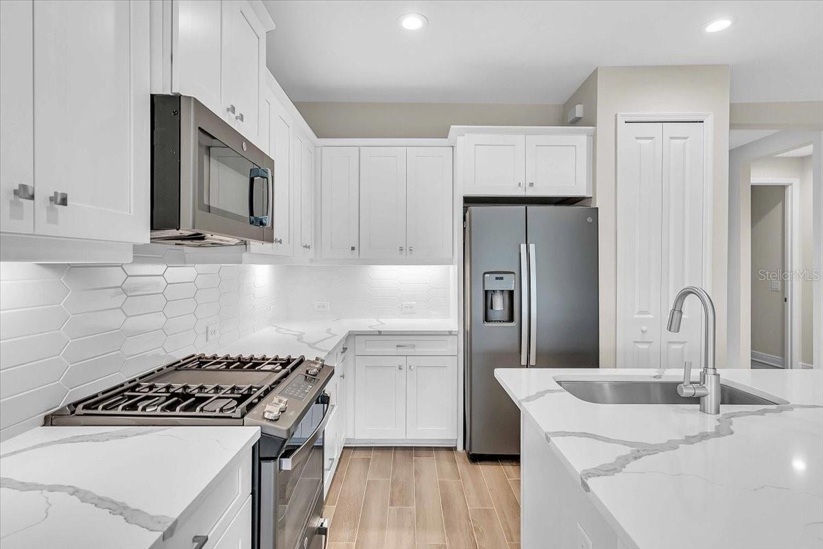 WYSTERIA-WELLEN PARK VILLAGE F-4 - Residential Lease