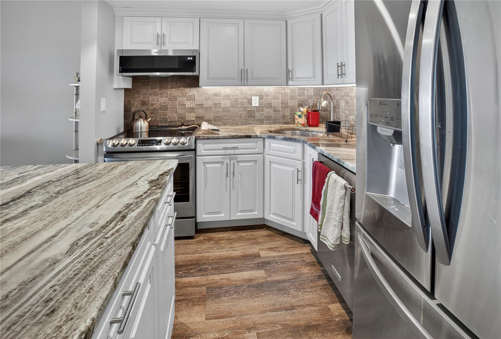 THREE PALMS POINTE CONDO - Residential