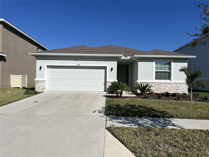 Welcome to this beautiful 4-bedroom, 2.5-bath home in the heart of Plant City. This property offers a spacious layout with comfortable living areas, perfect for everyday living and entertaining. Its convenient location provides easy access to I-4, nearby shopping, dining, and local amenities. Enjoy the benefit of nearby schools and parks just a short distance away. Don’t miss the opportunity to make this well-kept home yours!