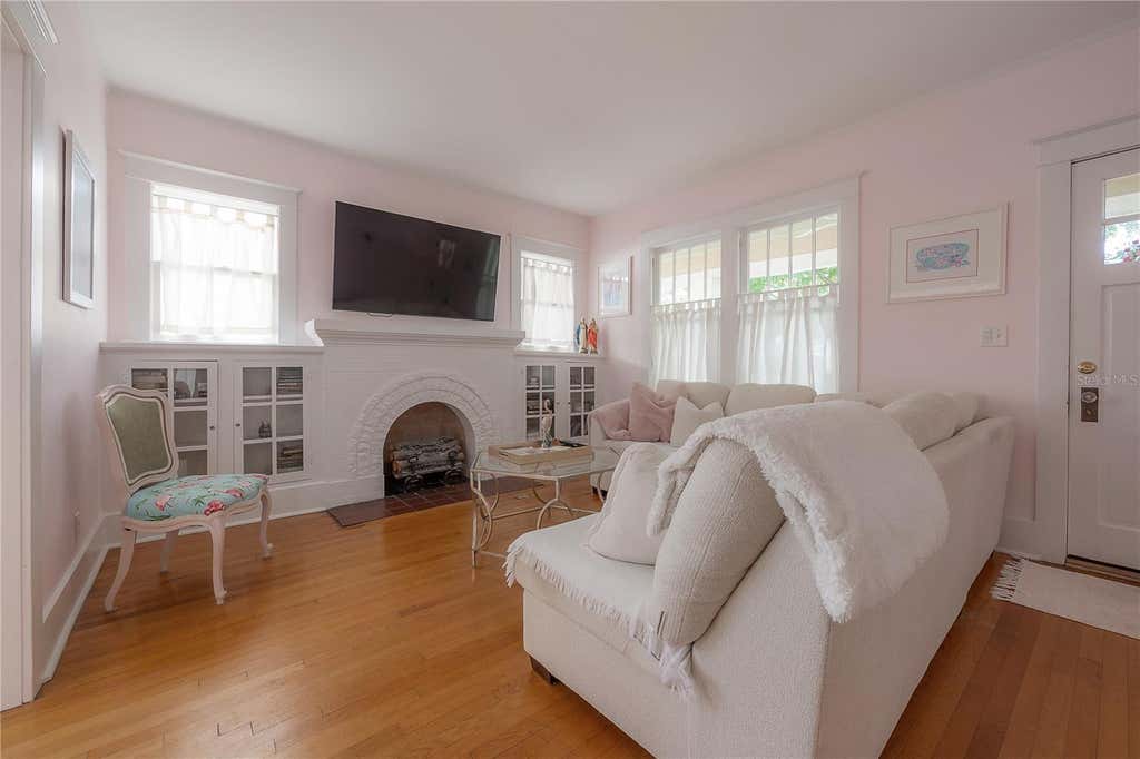 Photo of 2808 W Aquilla Street, Tampa, FL 33629 (MLS # TB8528292)