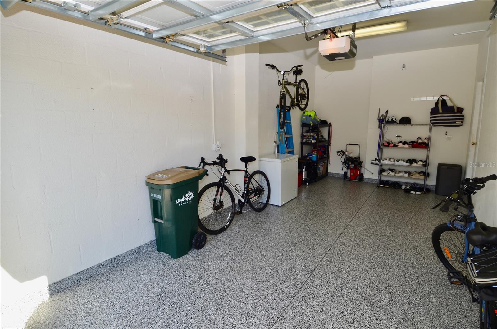 TOWNS AT LAKESIDE - Residential