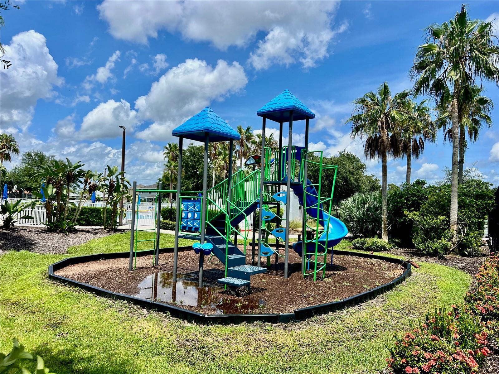 TOWNS AT LAKESIDE - Residential