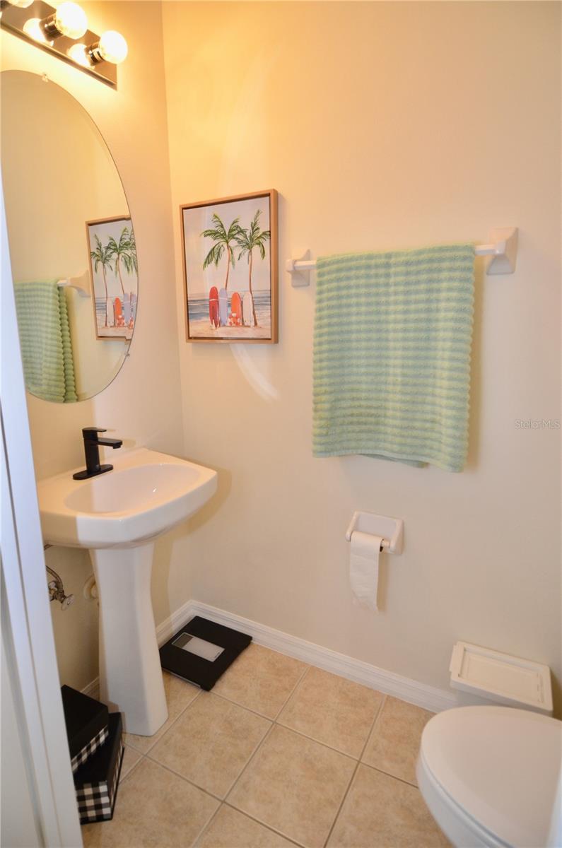 TOWNS AT LAKESIDE - Residential