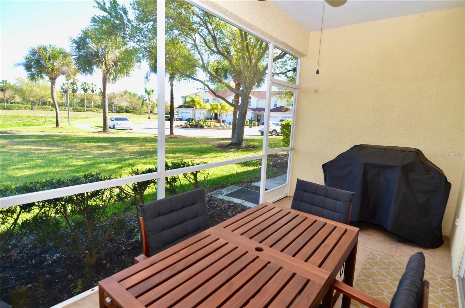 TOWNS AT LAKESIDE - Residential