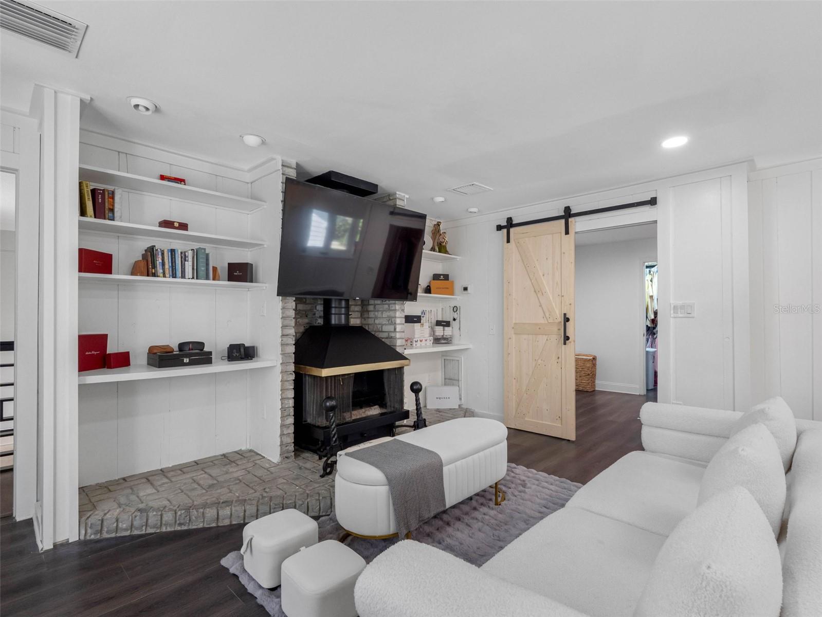 BEACH PARK ISLE SUB - Residential Lease