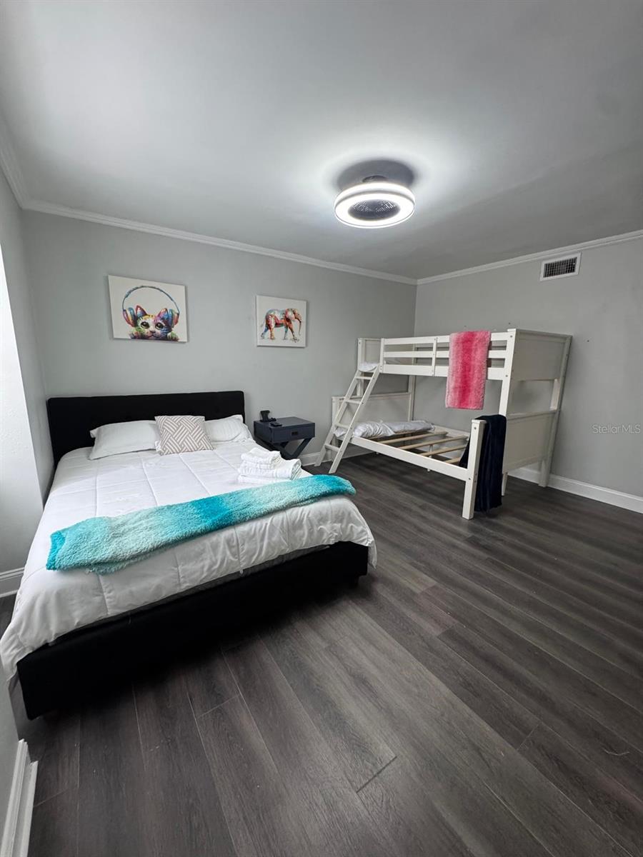 BEACH PARK ISLE SUB - Residential Lease