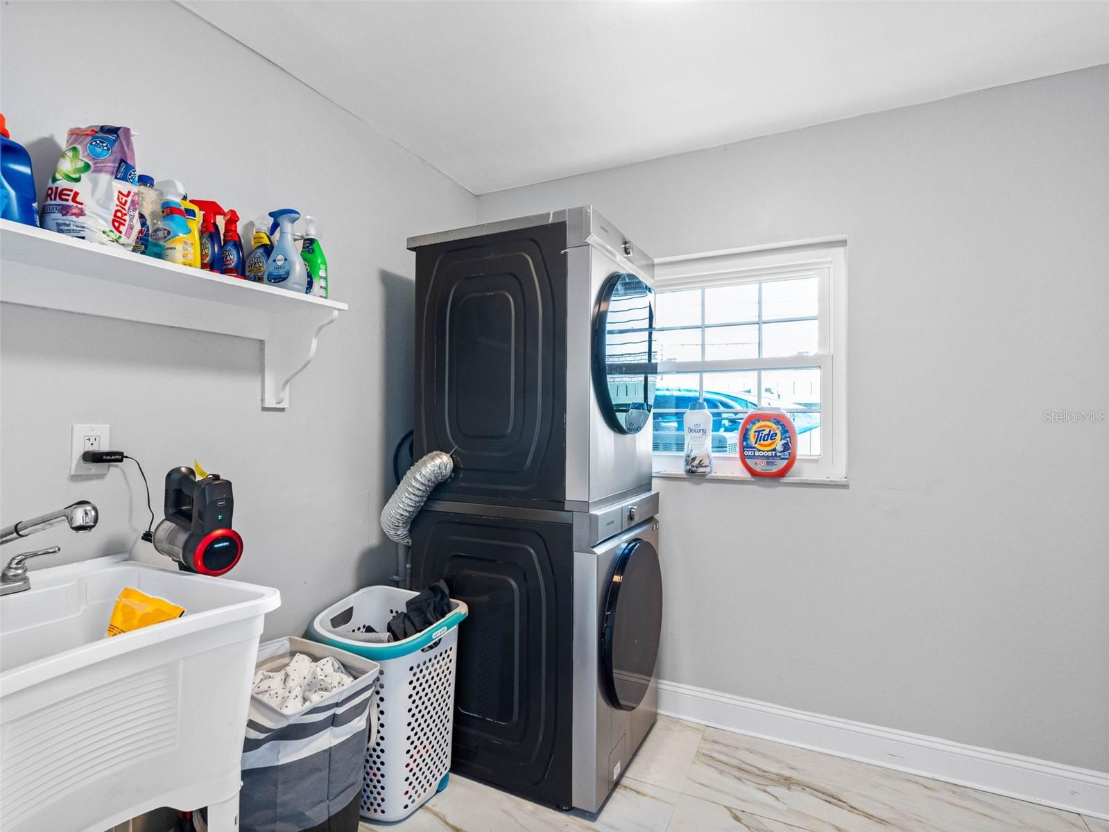 BEACH PARK ISLE SUB - Residential Lease