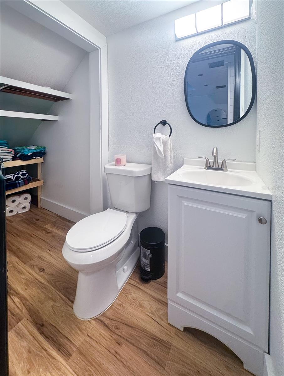 BEACH PARK ISLE SUB - Residential Lease