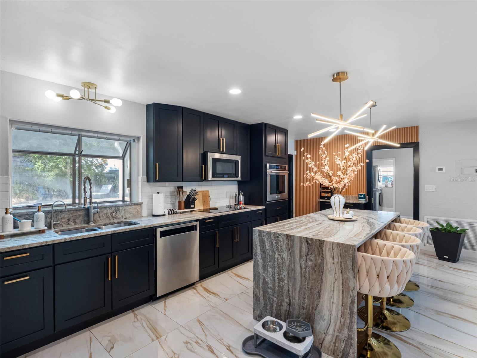 BEACH PARK ISLE SUB - Residential Lease