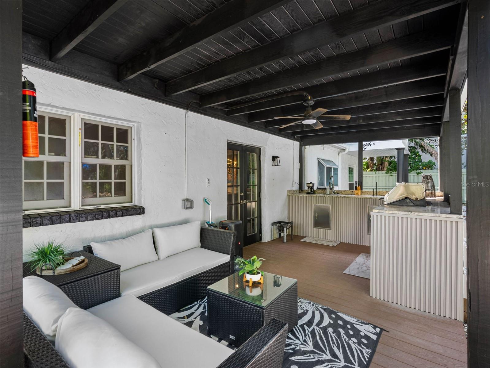 BEACH PARK ISLE SUB - Residential Lease