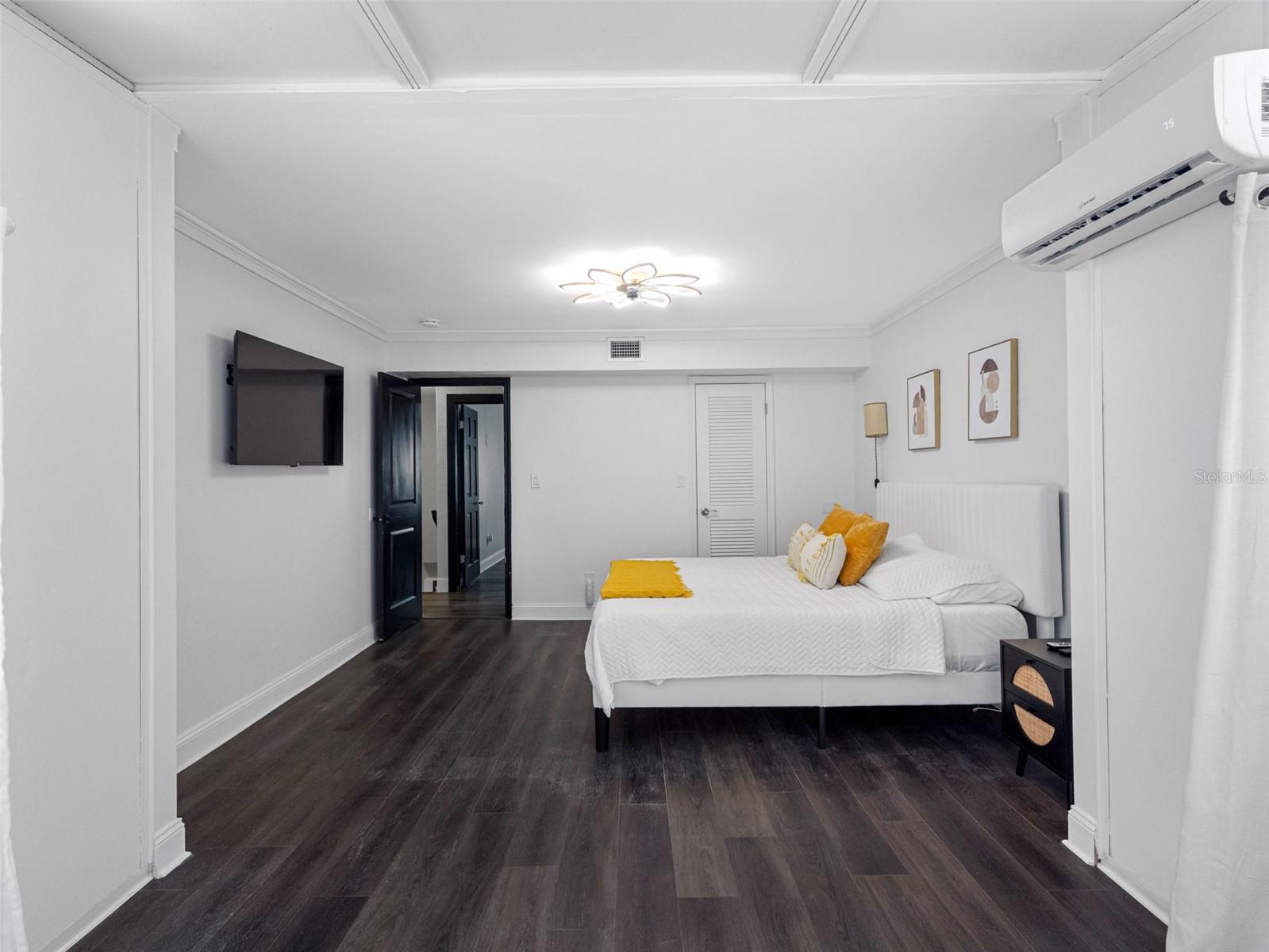 BEACH PARK ISLE SUB - Residential Lease