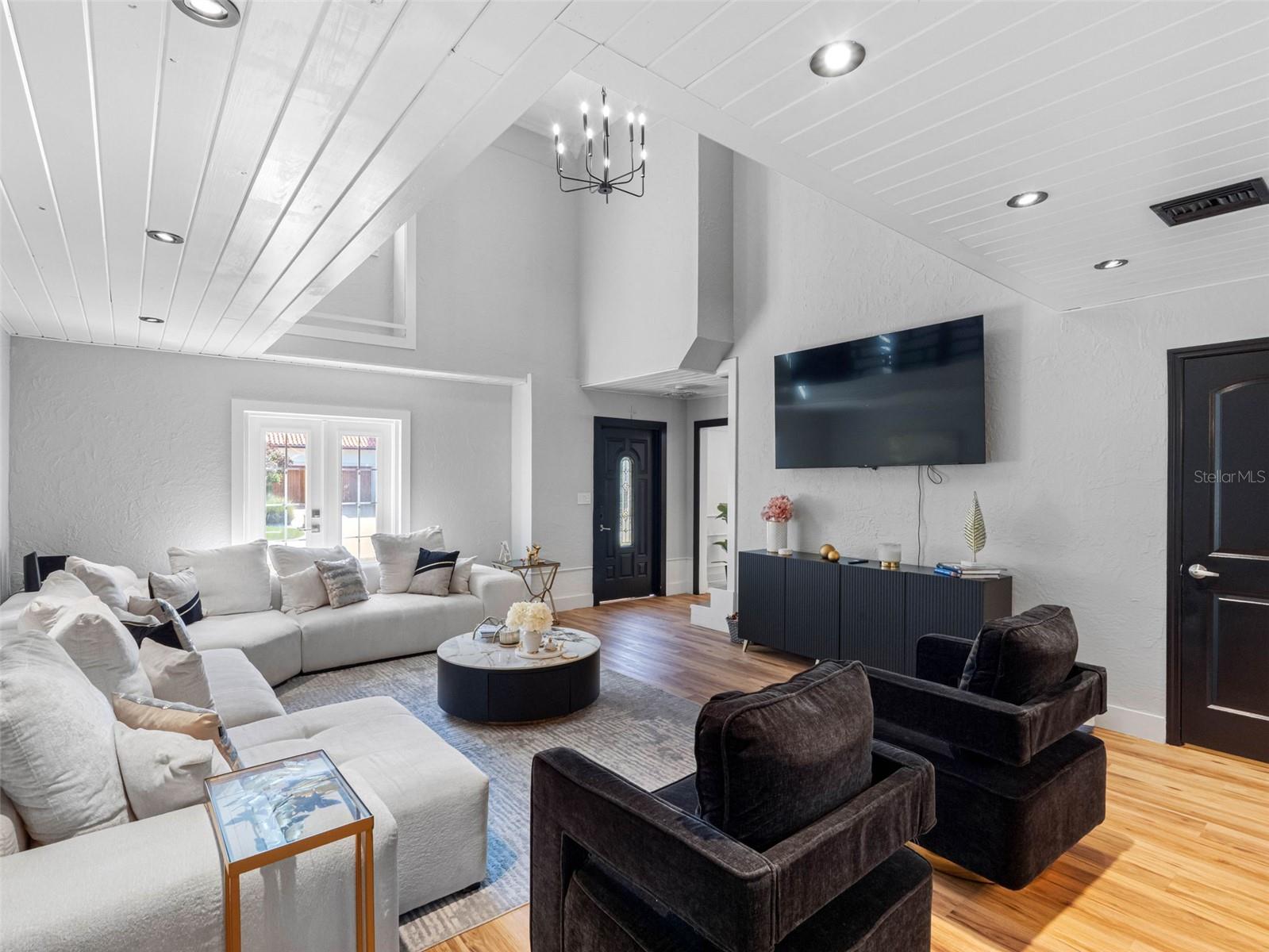 BEACH PARK ISLE SUB - Residential Lease