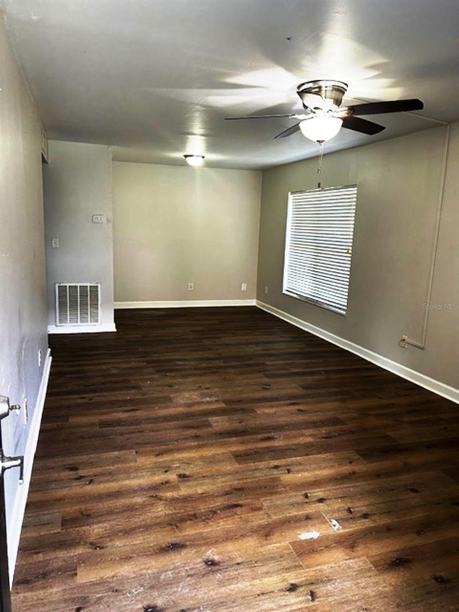 NORTH OAKS CONDO III - Residential Lease