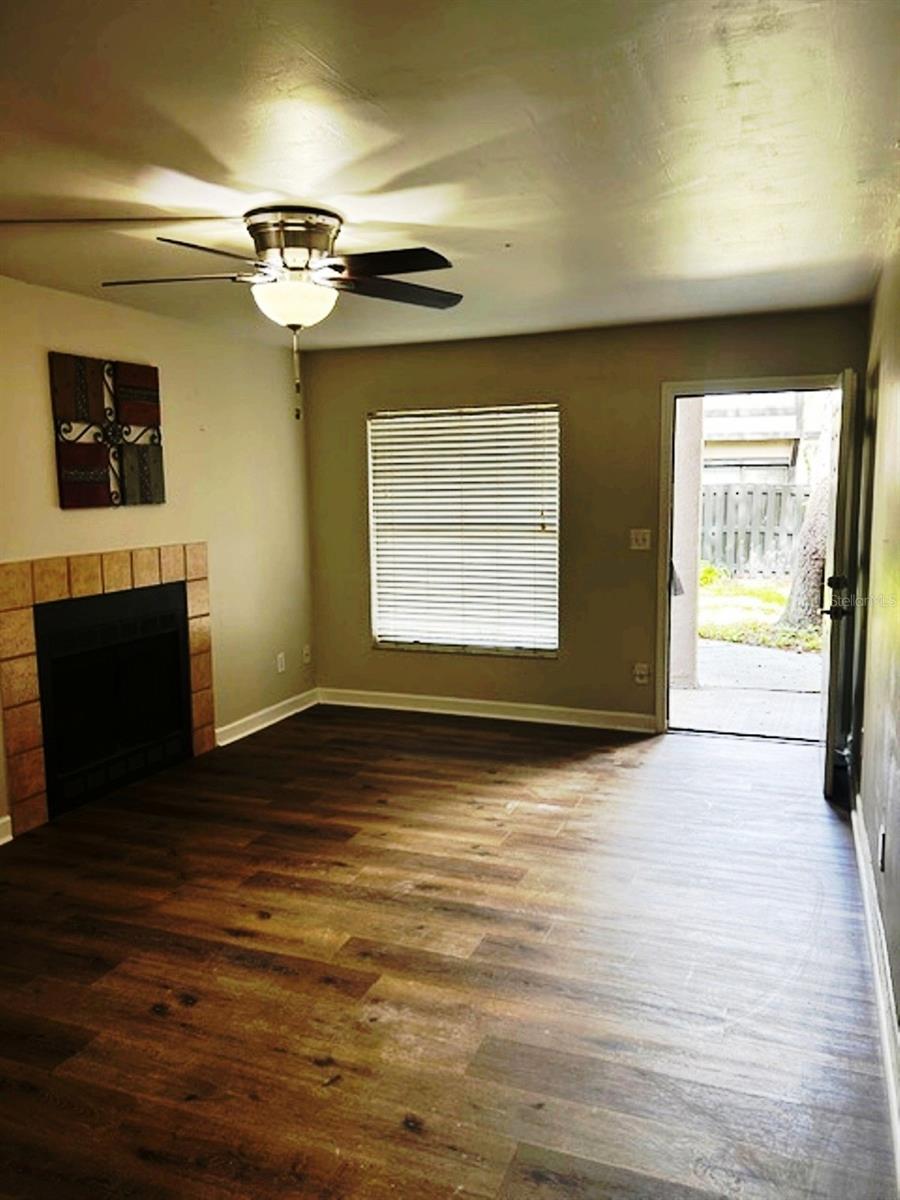 NORTH OAKS CONDO III - Residential Lease