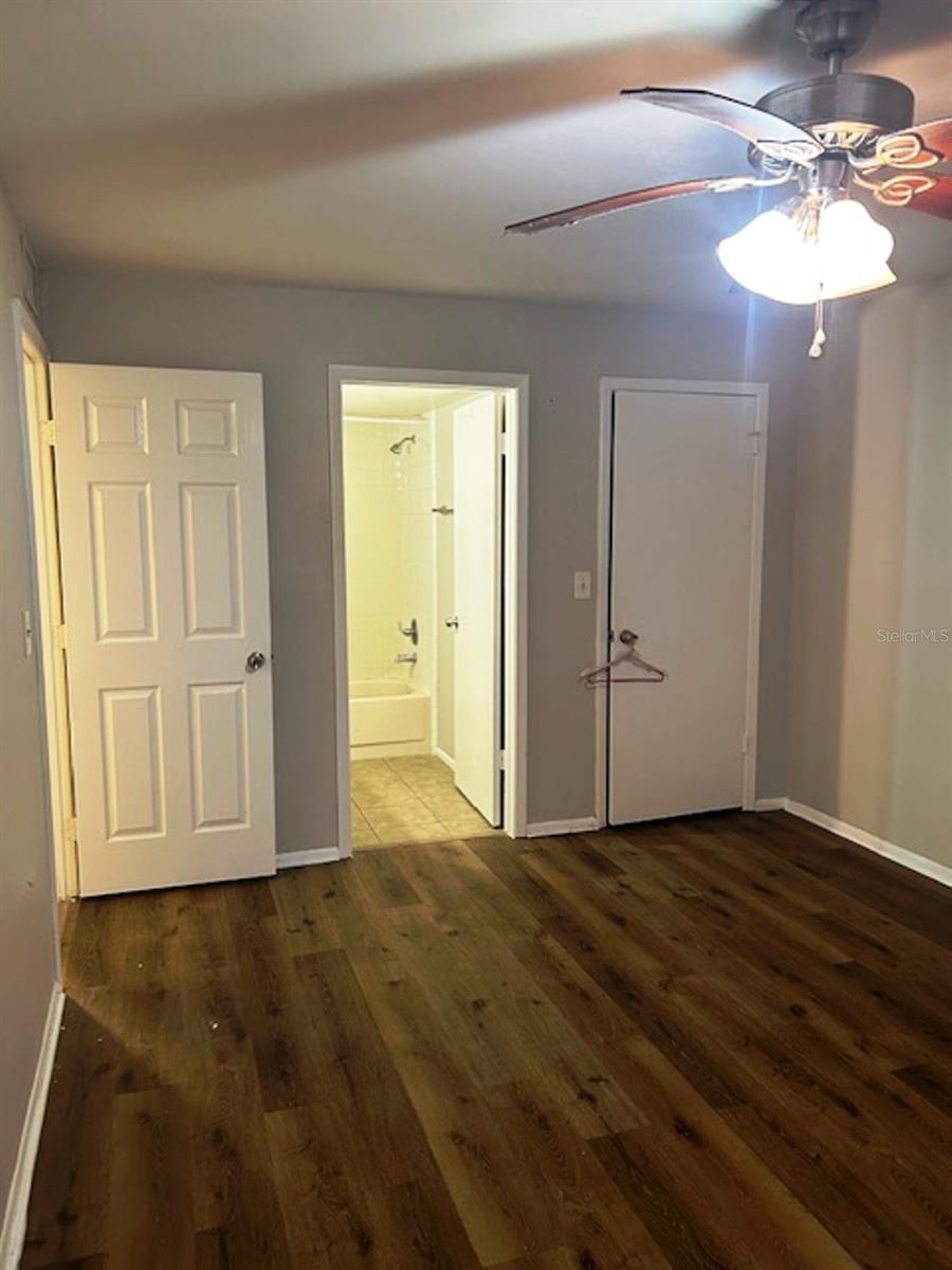 NORTH OAKS CONDO III - Residential Lease