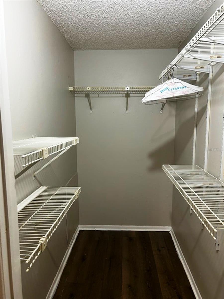 NORTH OAKS CONDO III - Residential Lease