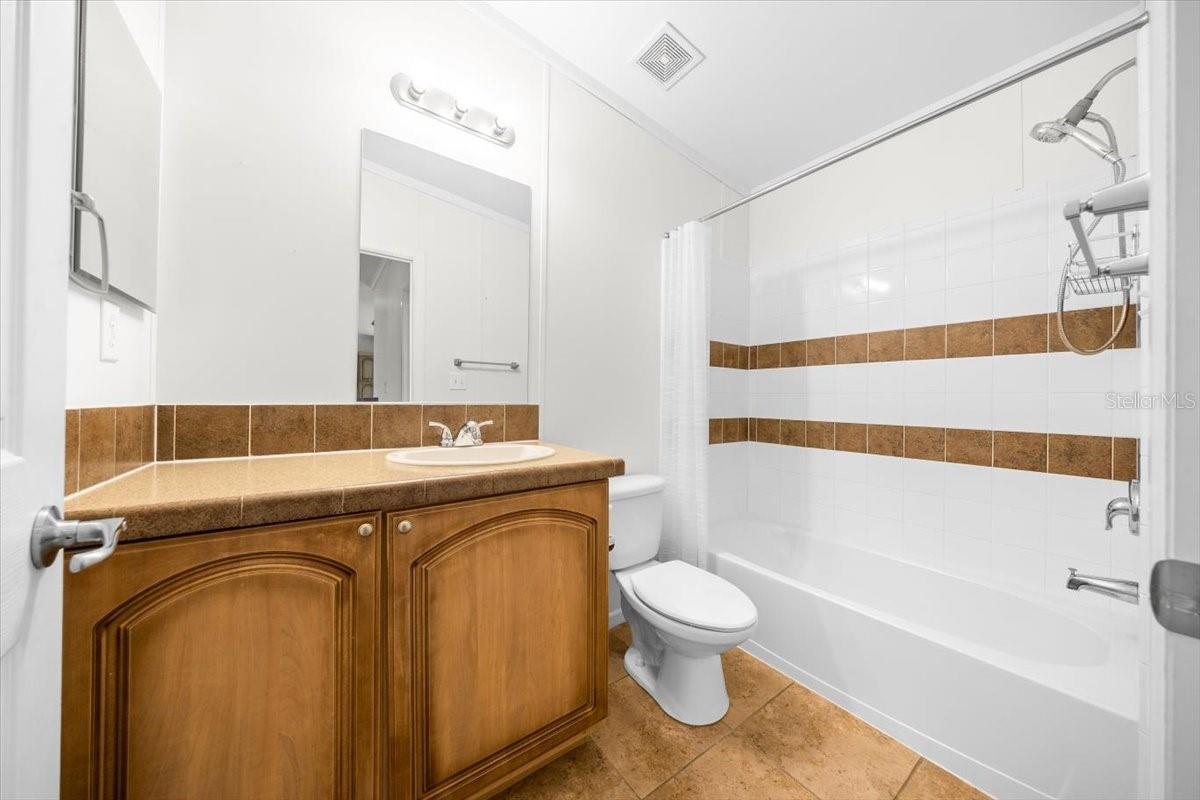 LAKE ELLA - Residential