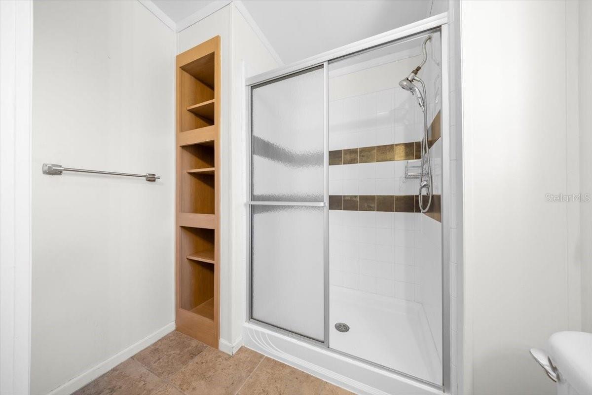 LAKE ELLA - Residential