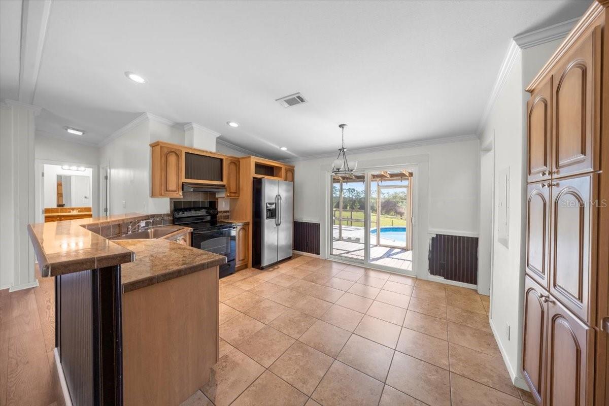 LAKE ELLA - Residential