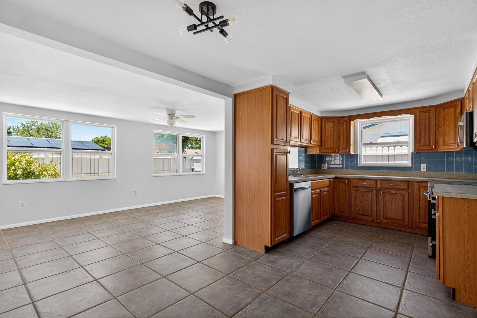 HOLIDAY GARDENS ESTATES - Residential
