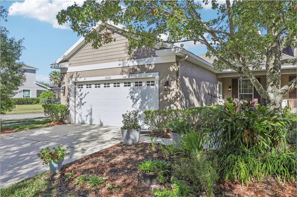 Photo of 16020 Starling Crossing Drive, Lithia, FL 33547 (MLS # TB8446070)