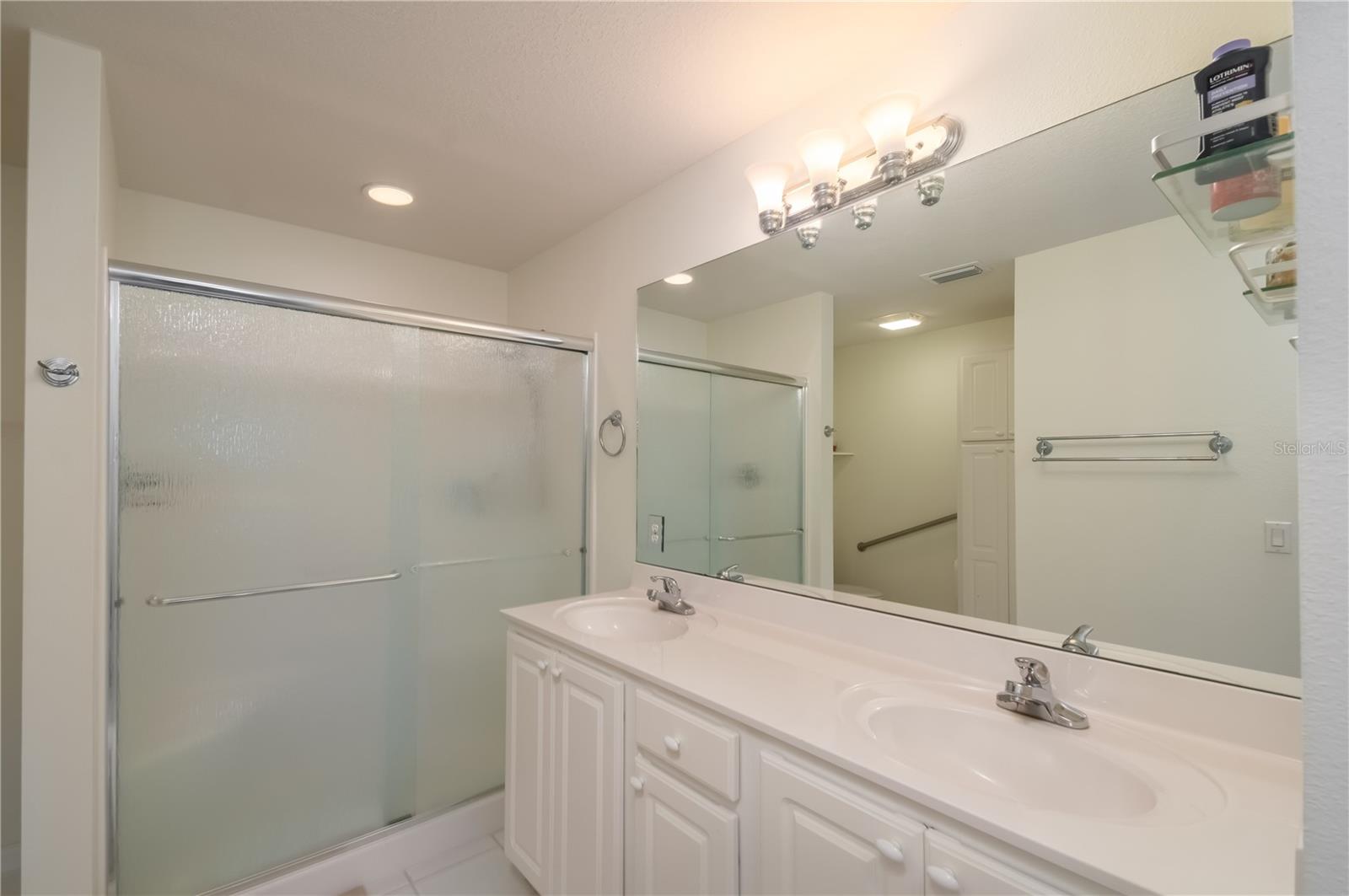 ON TOP OF THE WORLD - Residential