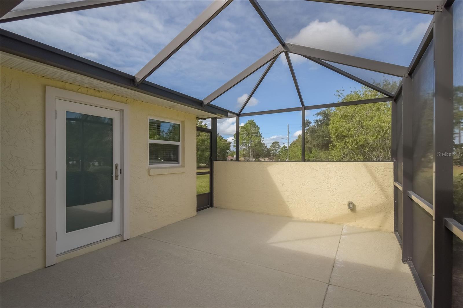 ON TOP OF THE WORLD - Residential